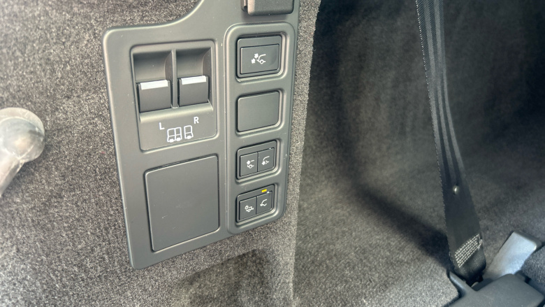 Land Rover Discovery 3.0 D300 S 5dr Auto Diesel Station Wagon